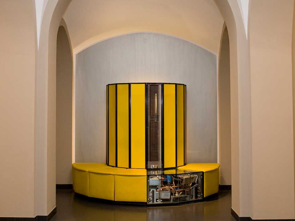 Der gelbe Supercomputer Cray im CAB-Gebäude